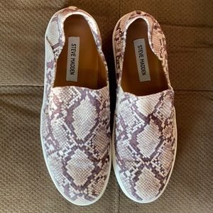Steve Madden slip on shoes